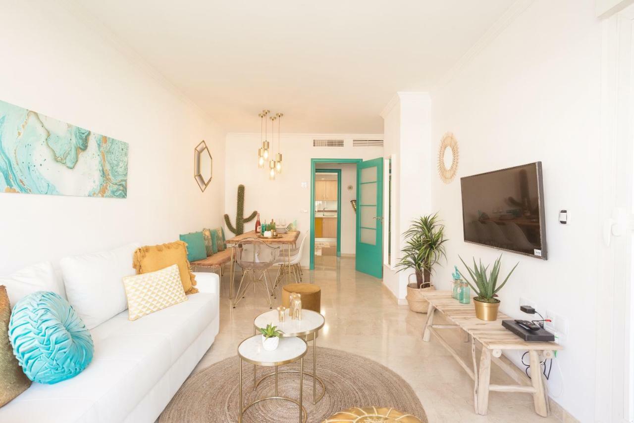 Charming Apartment On The Beach - Pool And Parking Malaga Zewnętrze zdjęcie