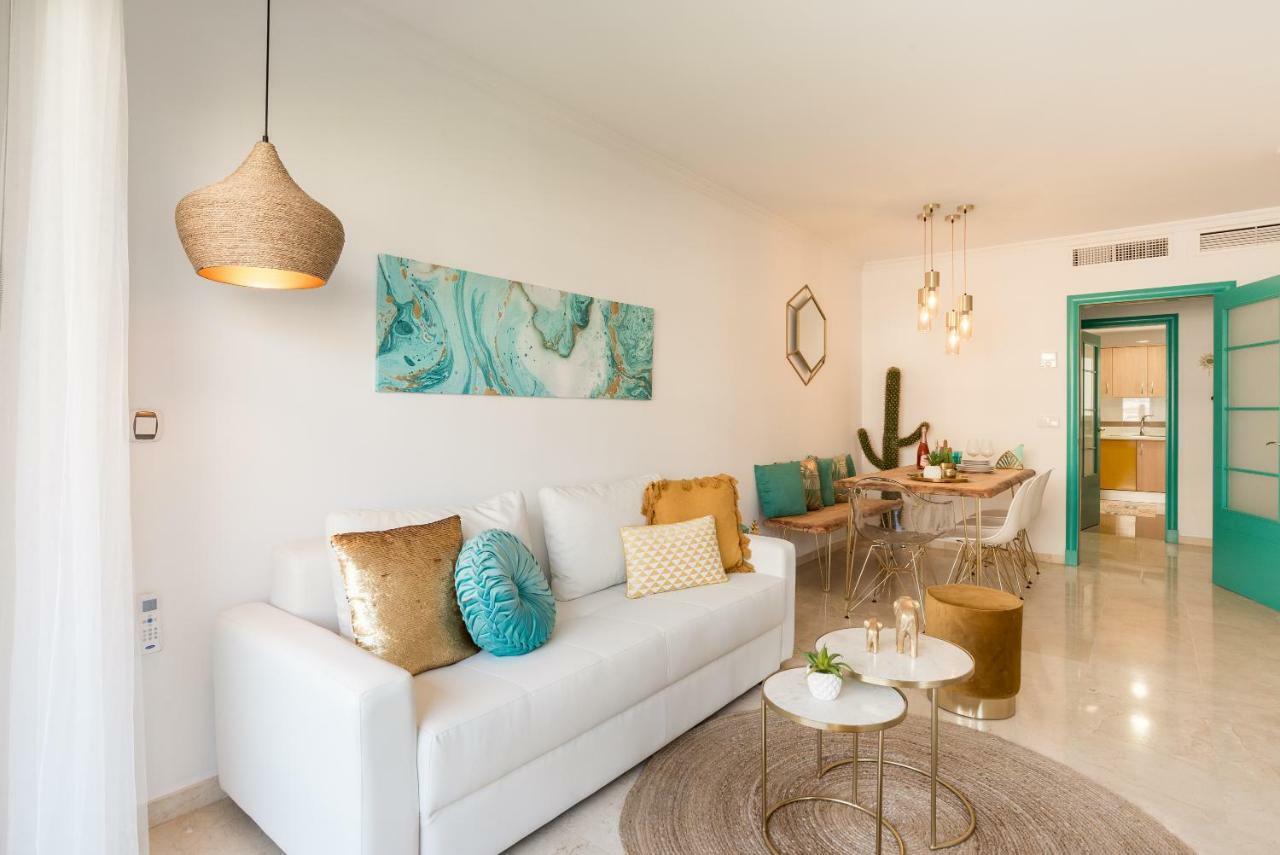 Charming Apartment On The Beach - Pool And Parking Malaga Zewnętrze zdjęcie