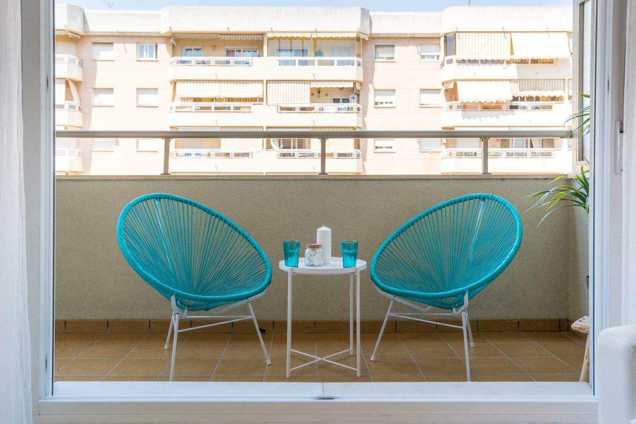Charming Apartment On The Beach - Pool And Parking Malaga Zewnętrze zdjęcie