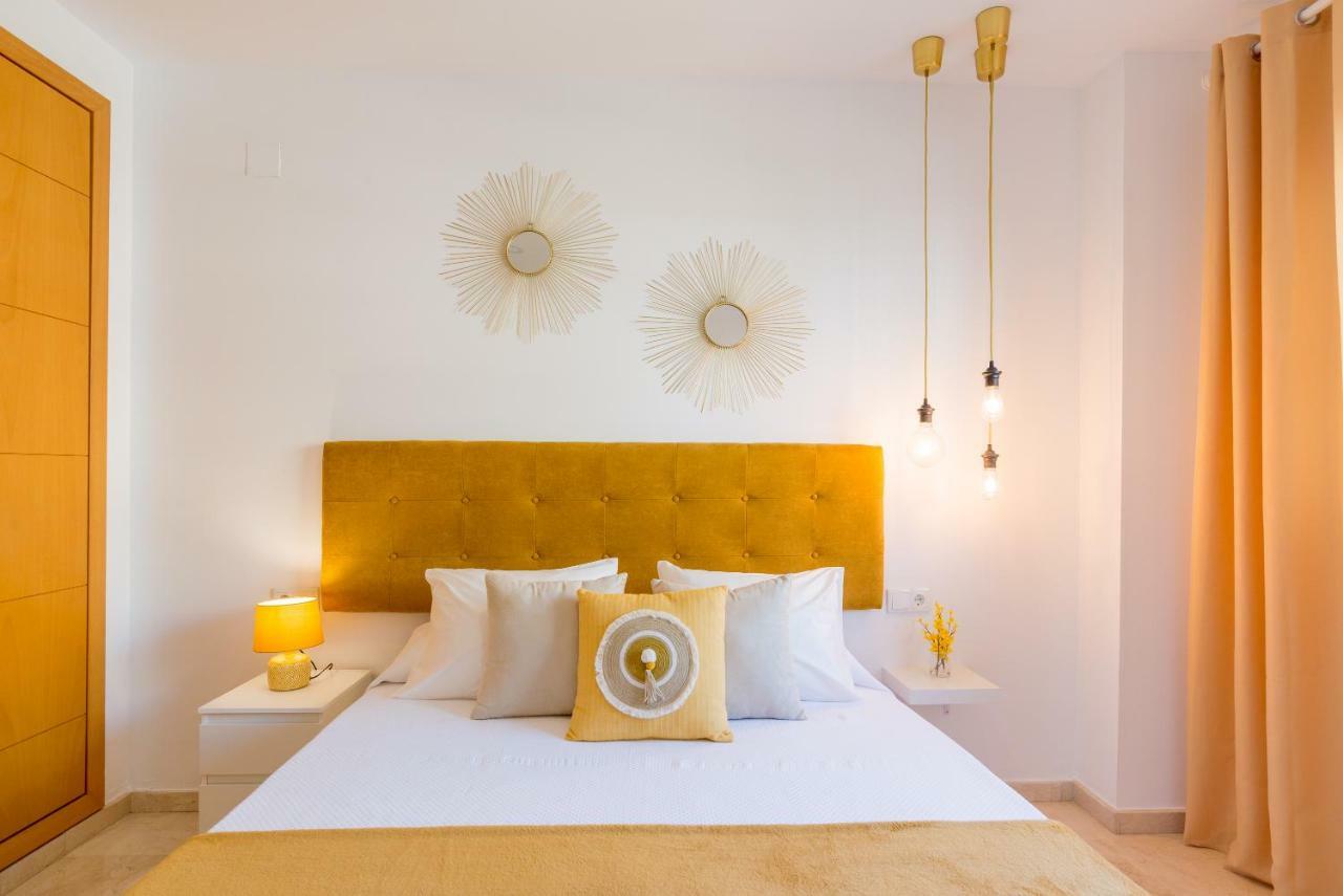 Charming Apartment On The Beach - Pool And Parking Malaga Zewnętrze zdjęcie
